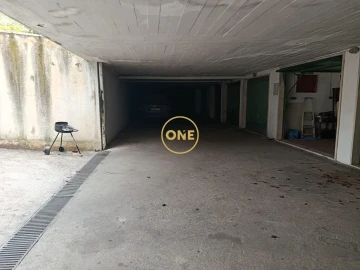 Garagem para Venda em Póvoa de Santa Iria e Forte da Casa