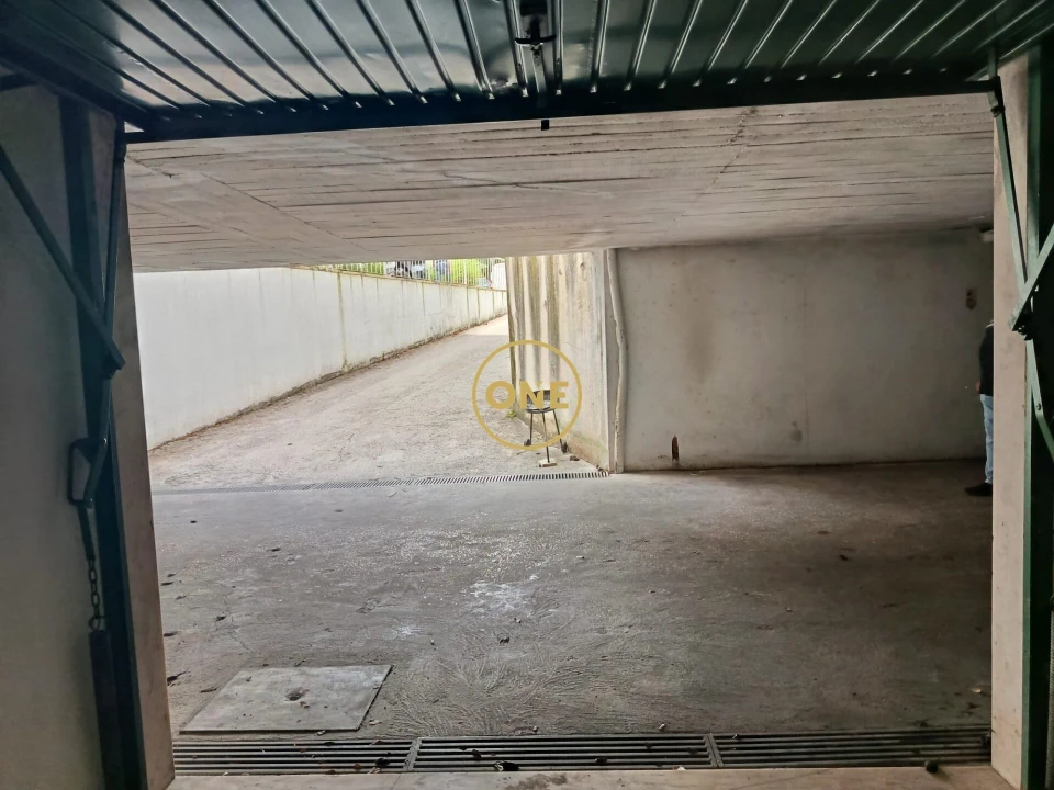 Garagem para Venda em Póvoa de Santa Iria e Forte da Casa Foto 9