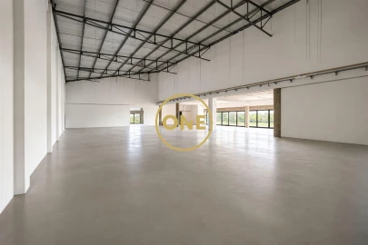 Armazém para Arrendamento em Santo Tirso, Couto (Santa Cristina e São Miguel) e Burgães