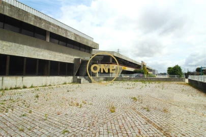 Armazém para Arrendamento em Santo Tirso, Couto (Santa Cristina e São Miguel) e Burgães