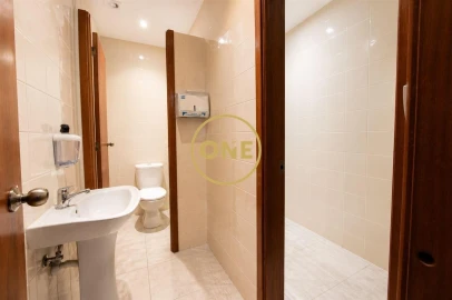 Armazém para Arrendamento em Santo Tirso, Couto (Santa Cristina e São Miguel) e Burgães
