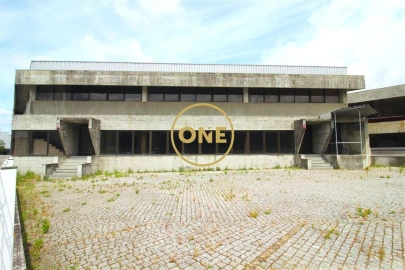 Armazém para Arrendamento em Santo Tirso, Couto (Santa Cristina e São Miguel) e Burgães