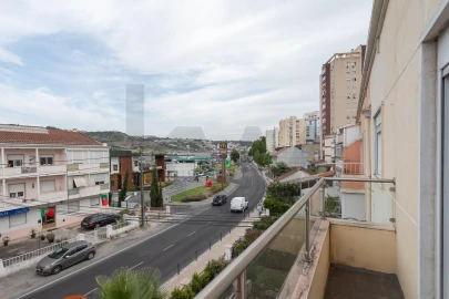 Apartamento T2 para Venda em Santo António dos Cavaleiros e Frielas