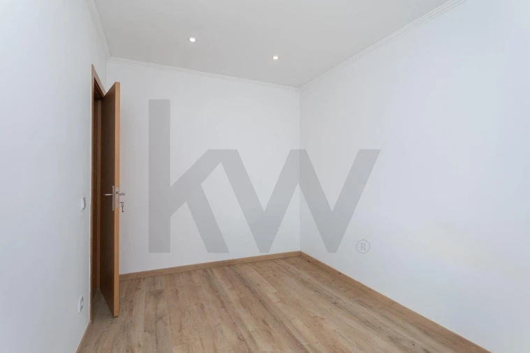 Apartamento T2 para Venda em Santo António dos Cavaleiros e Frielas Foto 12