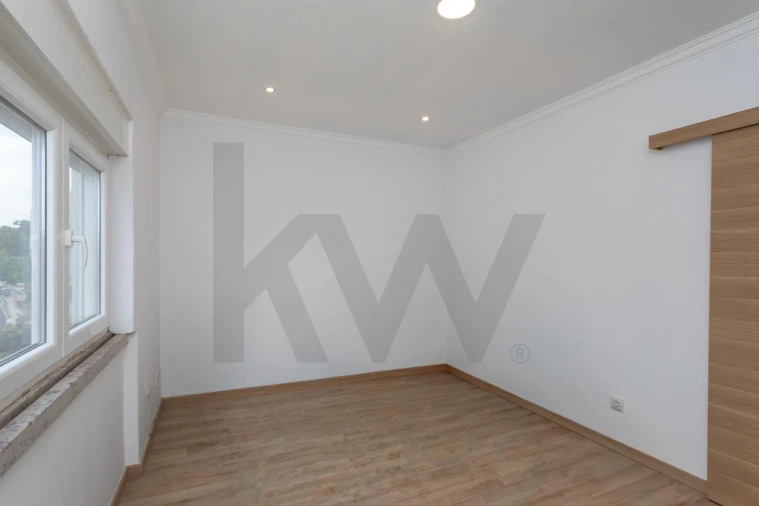Apartamento T2 para Venda em Santo António dos Cavaleiros e Frielas Foto 11