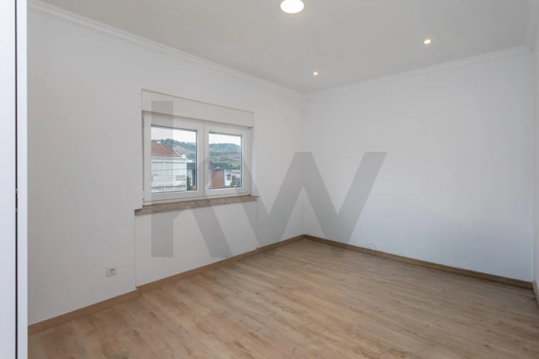 Apartamento T2 para Venda em Santo António dos Cavaleiros e Frielas Foto 10