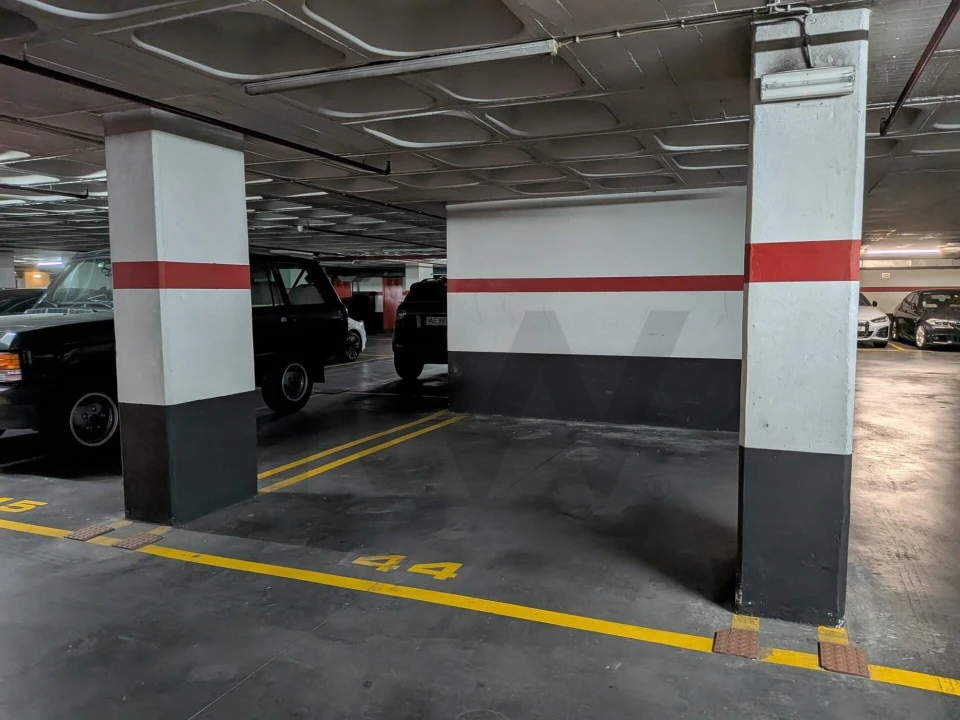 Garagem para Arrendamento em Avenidas Novas Foto 2