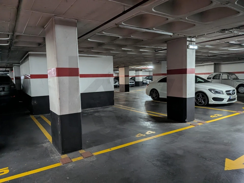 Garagem para Arrendamento em Avenidas Novas Foto 1
