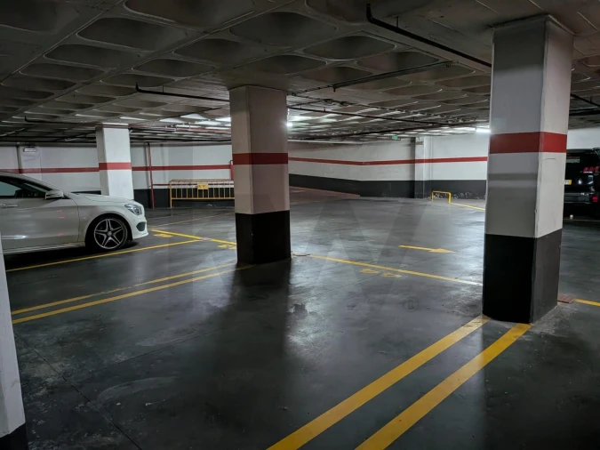Garagem para Arrendamento em Avenidas Novas Foto 3