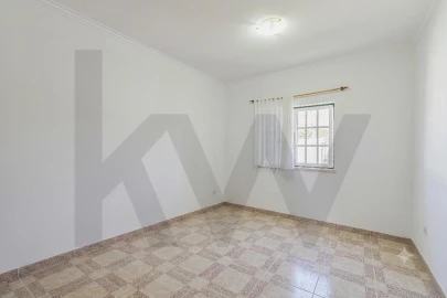 Moradia T5 para Venda em Laranjeiro e Feijó