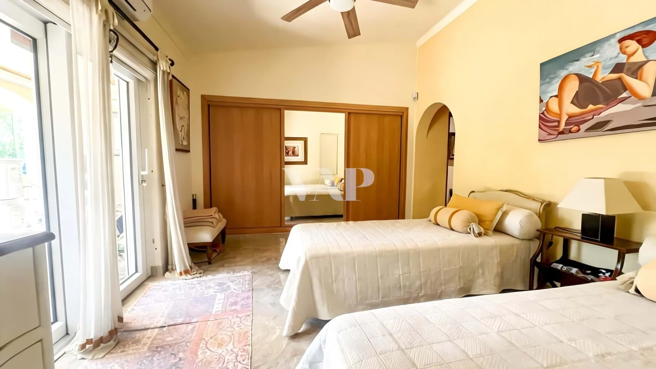 Moradia T4 para Venda em Quarteira Foto 13