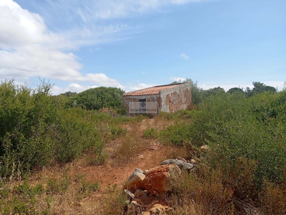 Terreno para Venda em Lagos (São Sebastião e Santa Maria) Foto 1