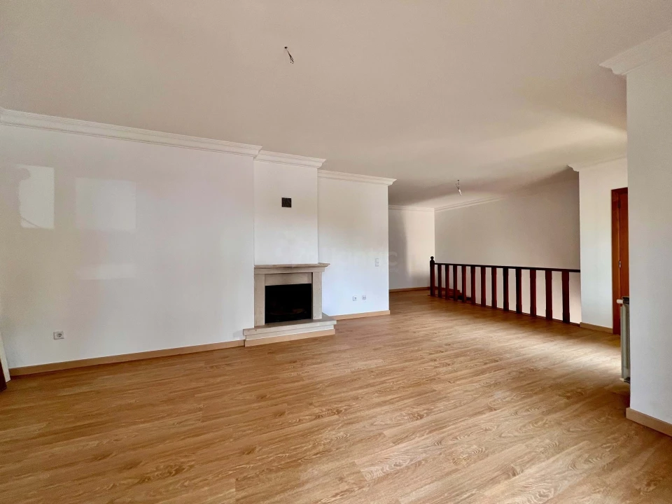 Apartamento T3 para Venda em Alcabideche Foto 13