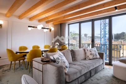 Apartamento T3 para Venda em Lordelo do Ouro e Massarelos