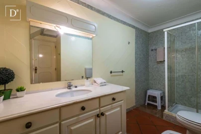 Moradia T5 para Venda em Albufeira e Olhos de Água