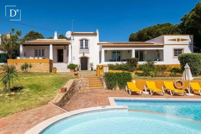 Moradia T5 para Venda em Albufeira e Olhos de Água