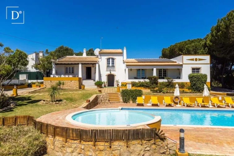 Moradia T5 para Venda em Albufeira e Olhos de Água