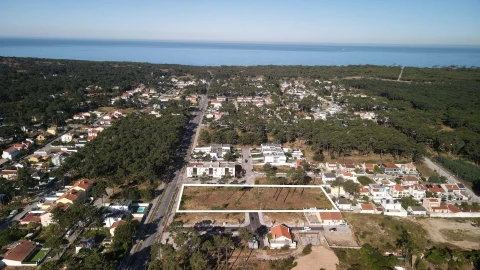 Terreno para Venda em Charneca de Caparica e Sobreda