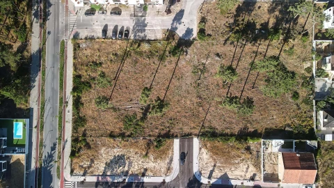 Terreno para Venda em Charneca de Caparica e Sobreda