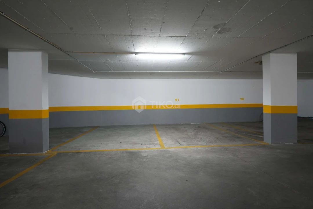 Apartamento T4 para Venda em Venteira Foto 36