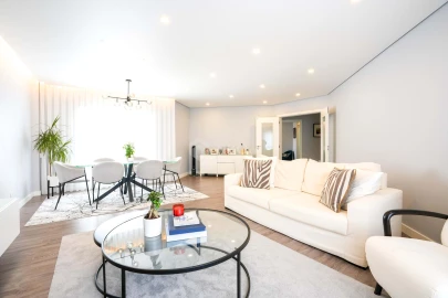 Apartamento T4 para Venda em Venteira