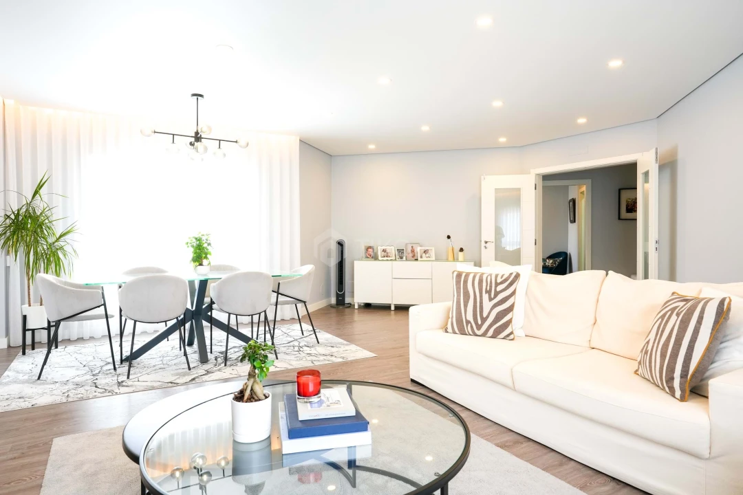 Apartamento T4 para Venda em Venteira Foto 2