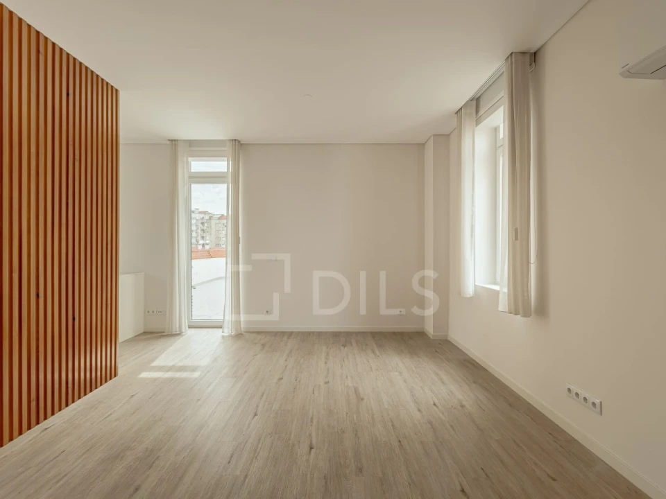 Apartamento T2 para Venda em Campolide Foto 2