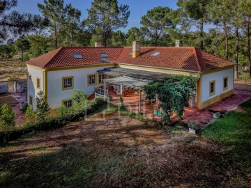 Moradia T6 para Venda em Santa Maria do Castelo e Santiago e Santa Susana