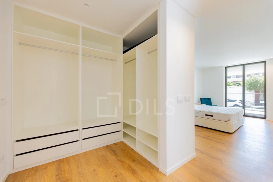 Apartamento T4 para Venda em Olhão Foto 10