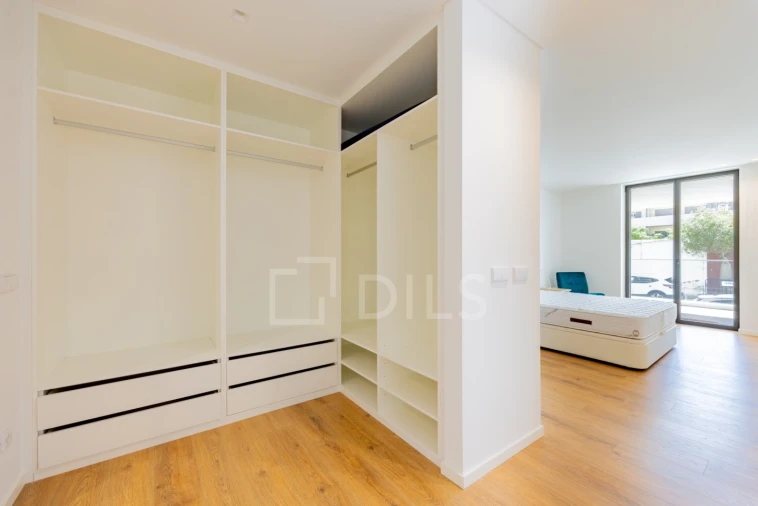 Apartamento T4 para Venda em Olhão Foto 10