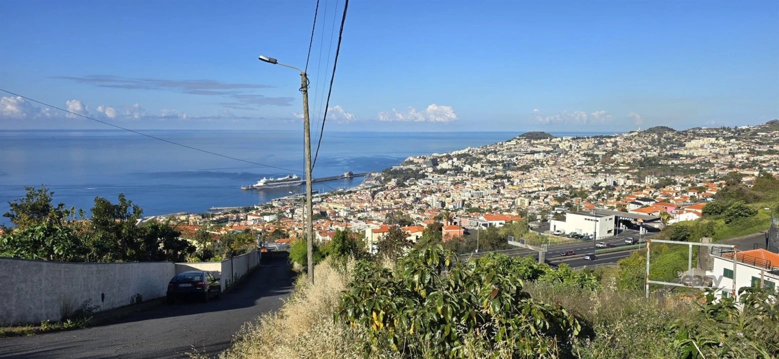 Terreno para Venda em Funchal (Santa Maria Maior) Foto 1