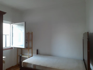 Apartamento T3 para Arrendamento em Sé Nova, Santa Cruz, Almedina e São Bartolomeu