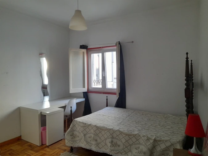 Apartamento T3 para Arrendamento em Sé Nova, Santa Cruz, Almedina e São Bartolomeu Foto 5