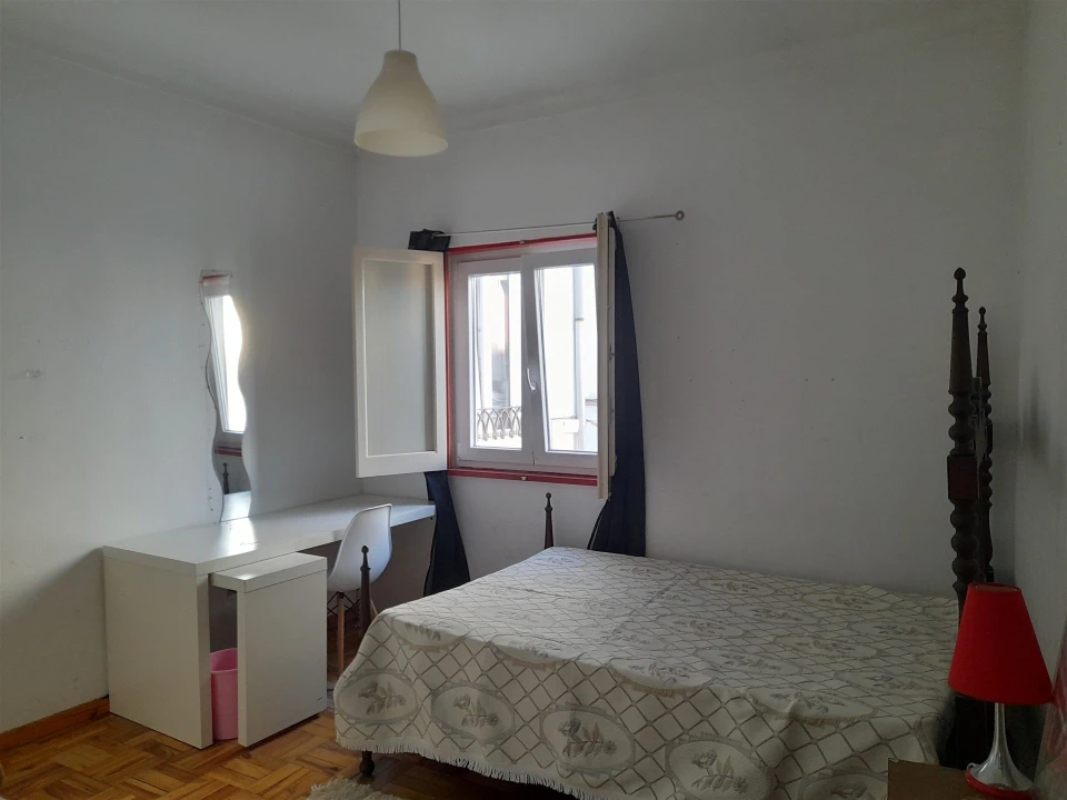 Apartamento T3 para Arrendamento em Sé Nova, Santa Cruz, Almedina e São Bartolomeu Foto 5