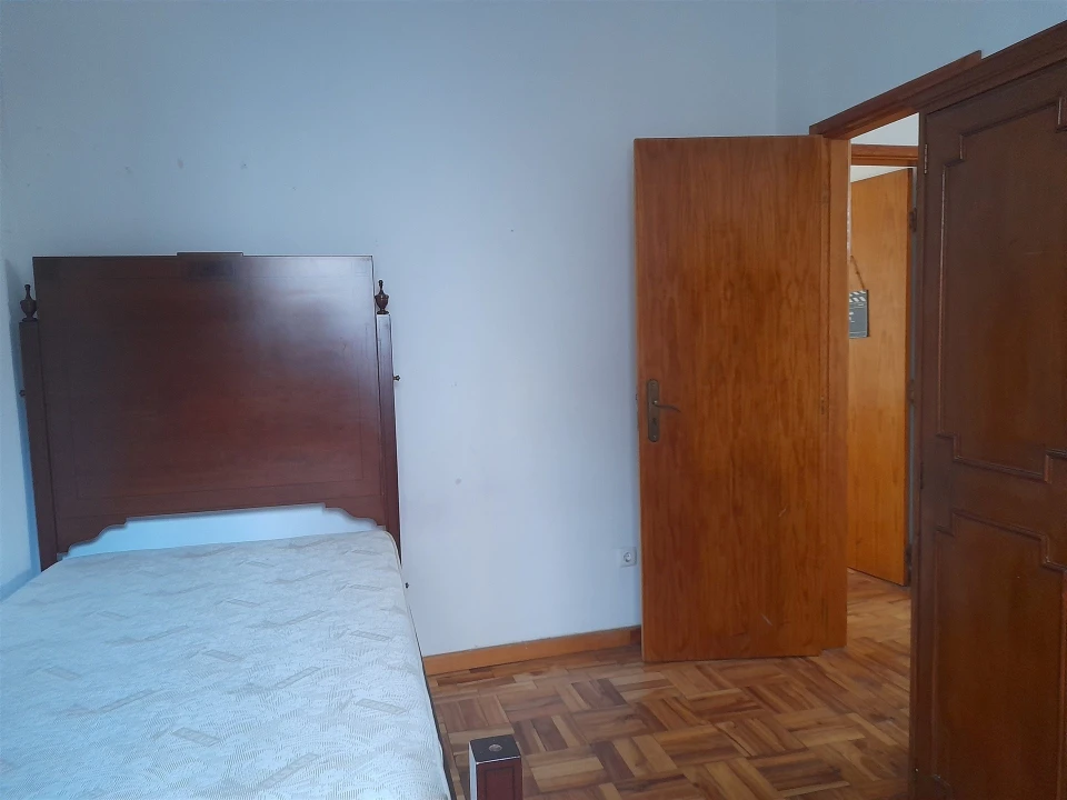 Apartamento T3 para Arrendamento em Sé Nova, Santa Cruz, Almedina e São Bartolomeu Foto 6