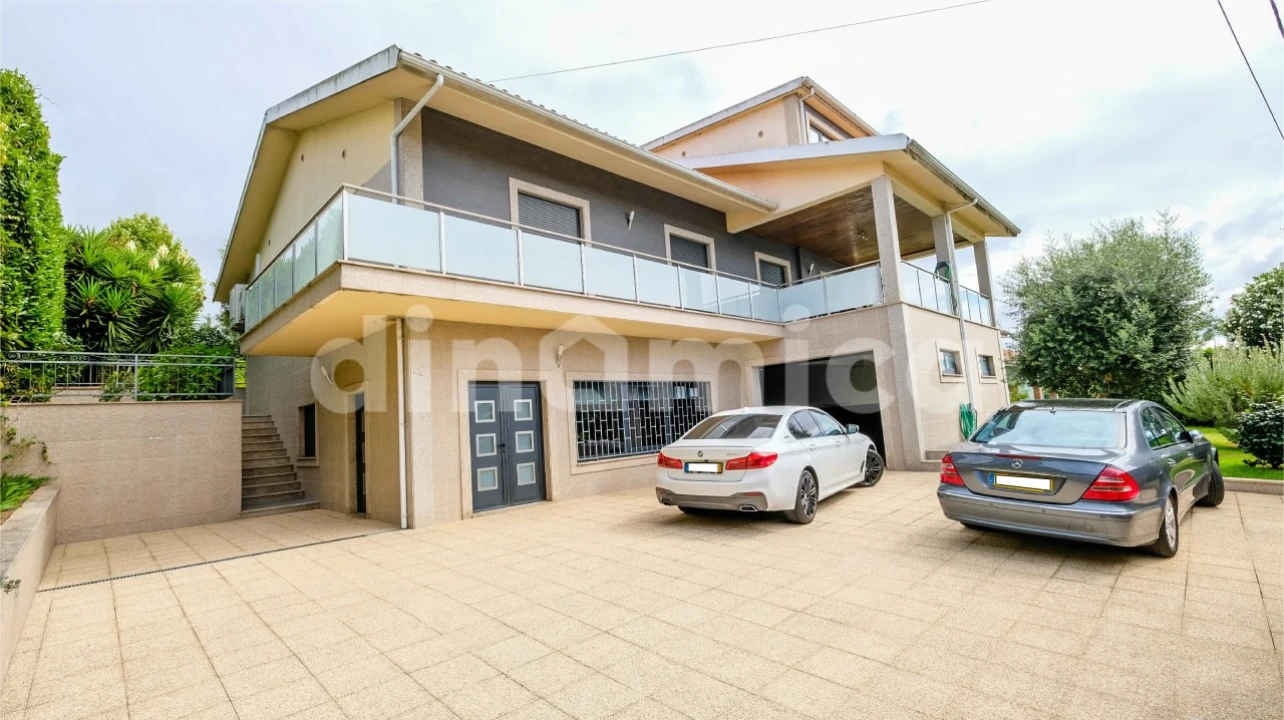 Moradia T5 para Venda em Antas e Abade de Vermoim Foto 5