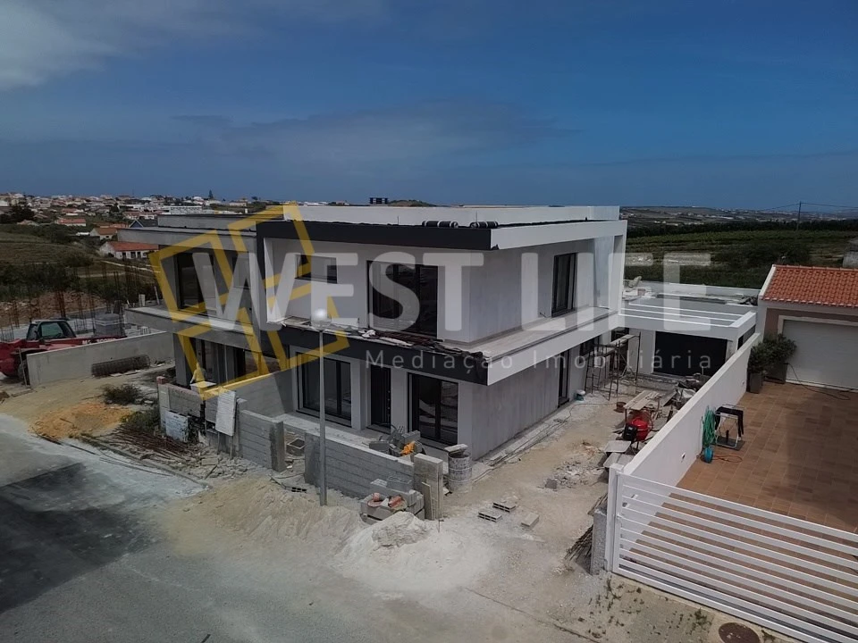 Moradia T3 para Venda em Encarnação Foto 3