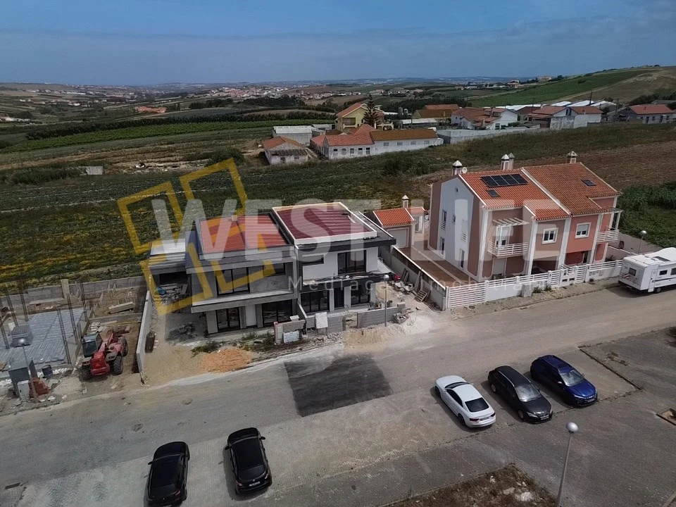 Moradia T3 para Venda em Encarnação Foto 20