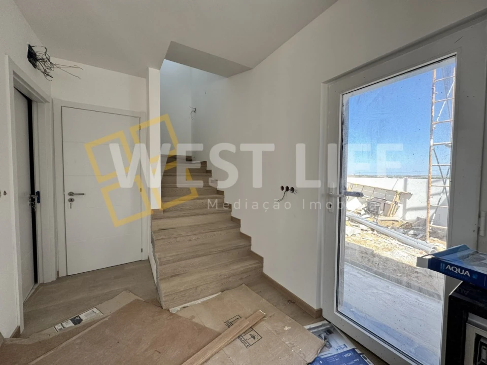 Moradia T3 para Venda em Encarnação Foto 10