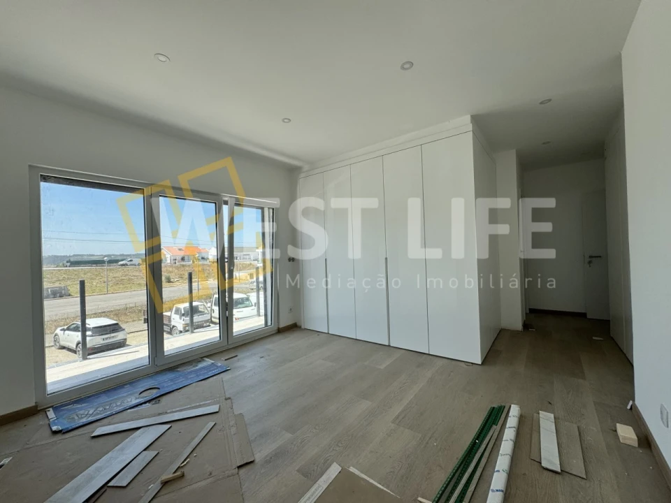 Moradia T3 para Venda em Encarnação Foto 18