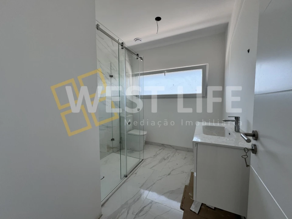 Moradia T3 para Venda em Encarnação Foto 20