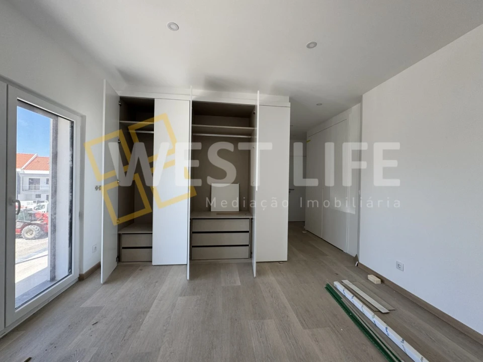 Moradia T3 para Venda em Encarnação Foto 21
