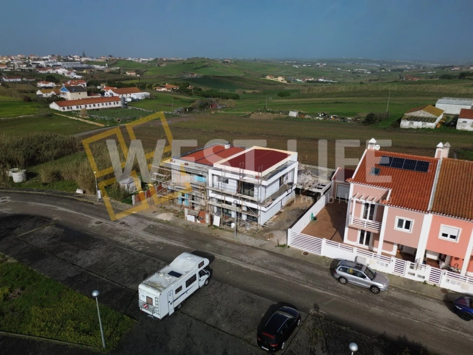 Moradia T3 para Venda em Encarnação Foto 26