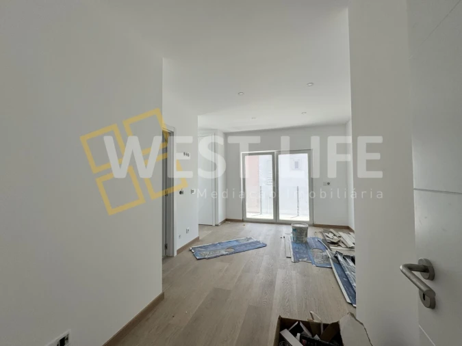 Moradia T3 para Venda em Encarnação Foto 13