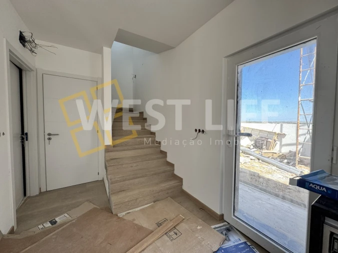 Moradia T3 para Venda em Encarnação Foto 10