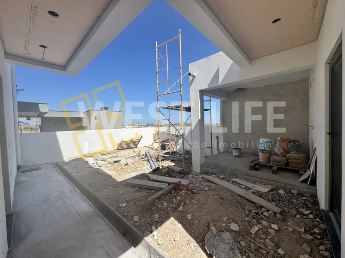 Moradia T3 para Venda em Encarnação Foto 4
