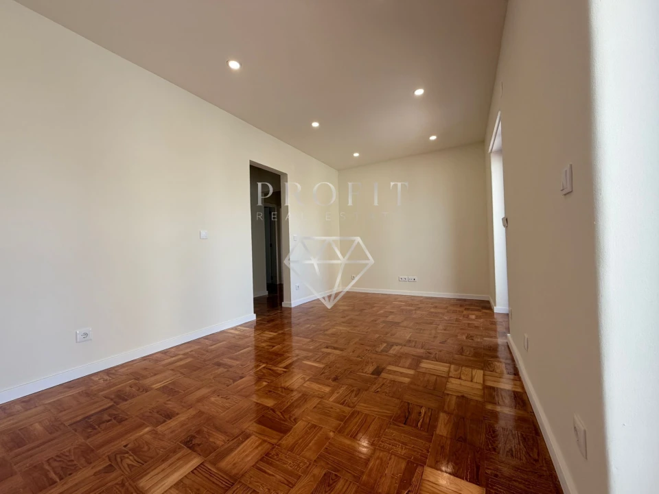 Apartamento T2 para Venda em Algés, Linda-A-Velha e Cruz Quebrada-Dafundo Foto 2