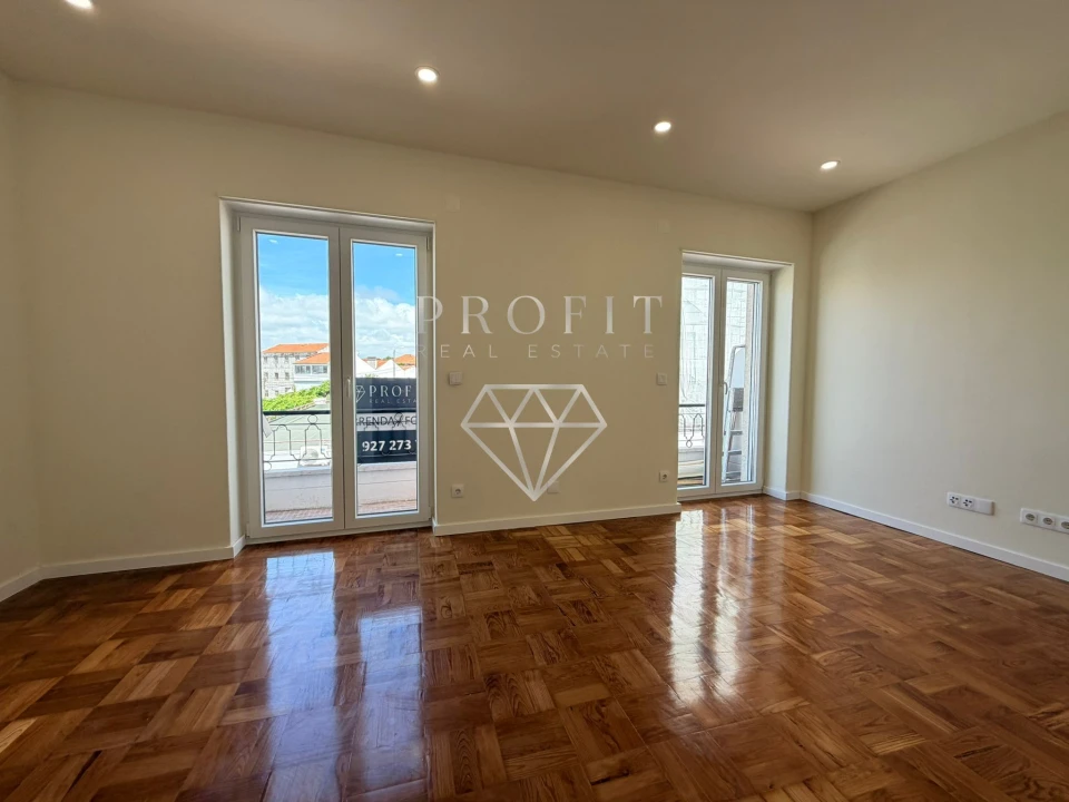 Apartamento T2 para Venda em Algés, Linda-A-Velha e Cruz Quebrada-Dafundo Foto 1