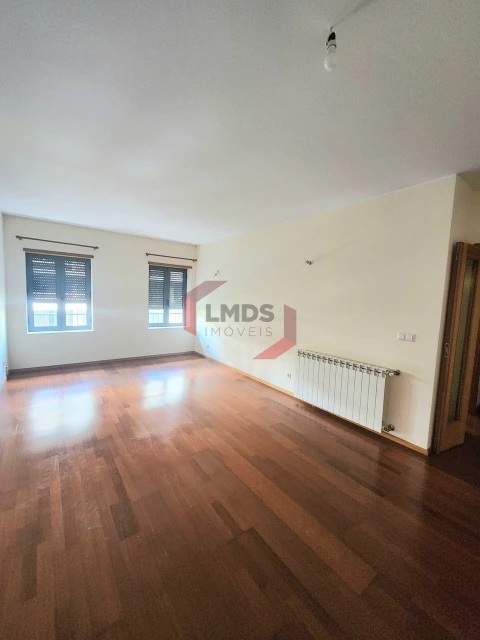 Apartamento T3 para Venda em Canelas