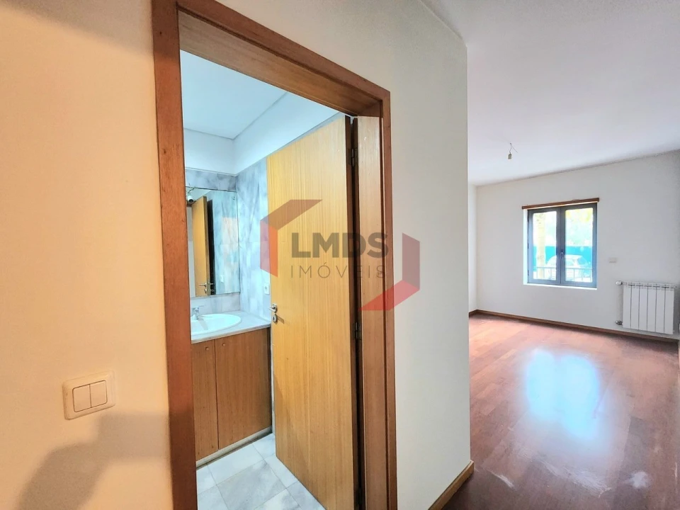Apartamento T3 para Venda em Canelas Foto 10
